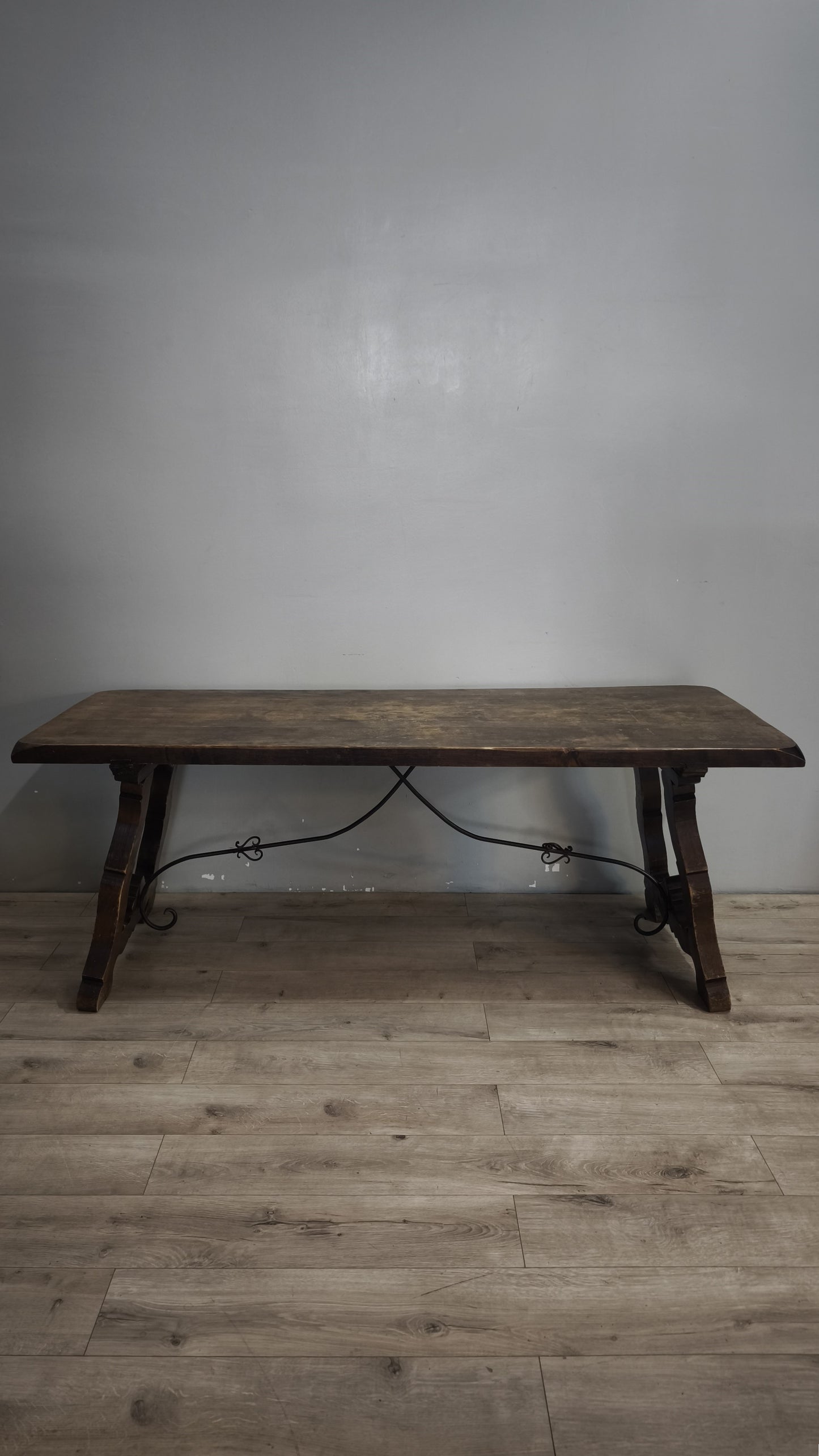 92199 Tavolo fratino in legno massello con inserti in ferro