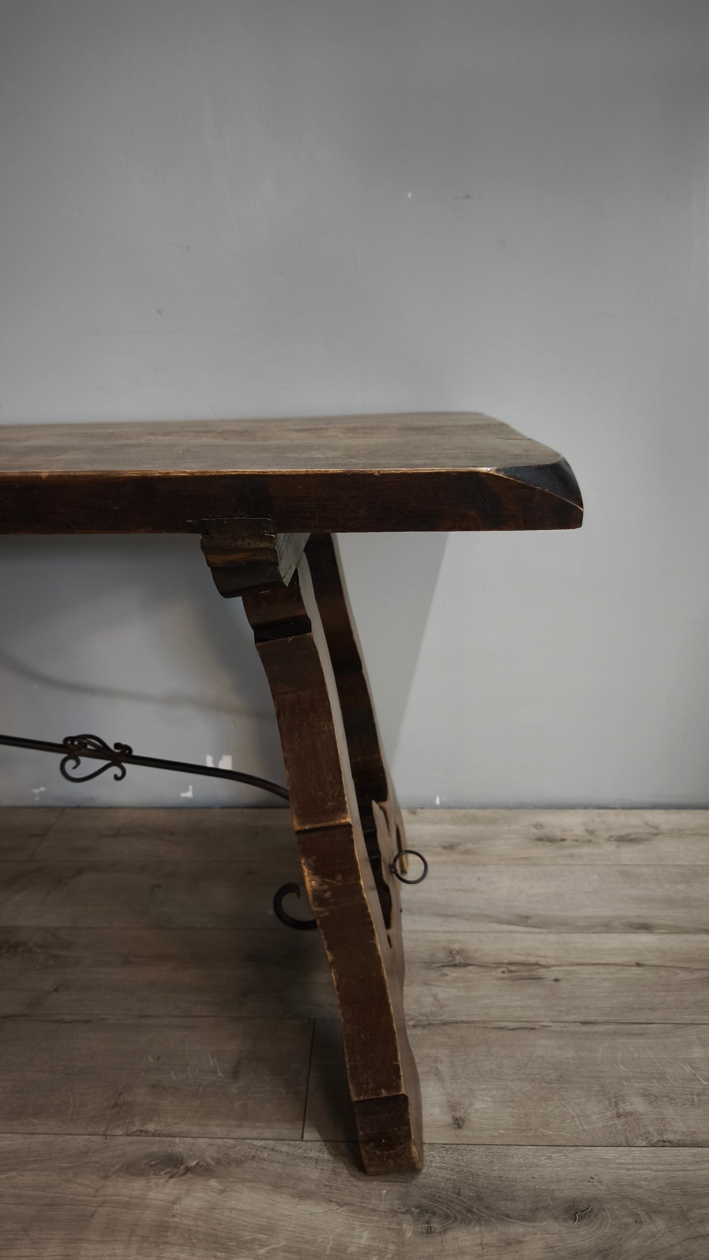 92199 Tavolo fratino in legno massello con inserti in ferro