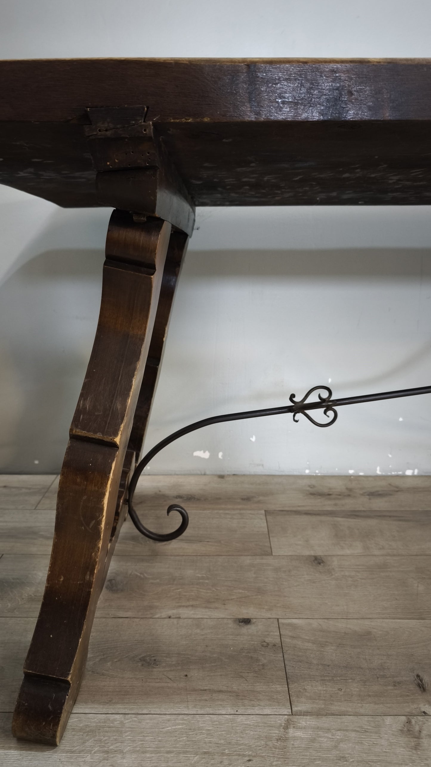 92199 Tavolo fratino in legno massello con inserti in ferro