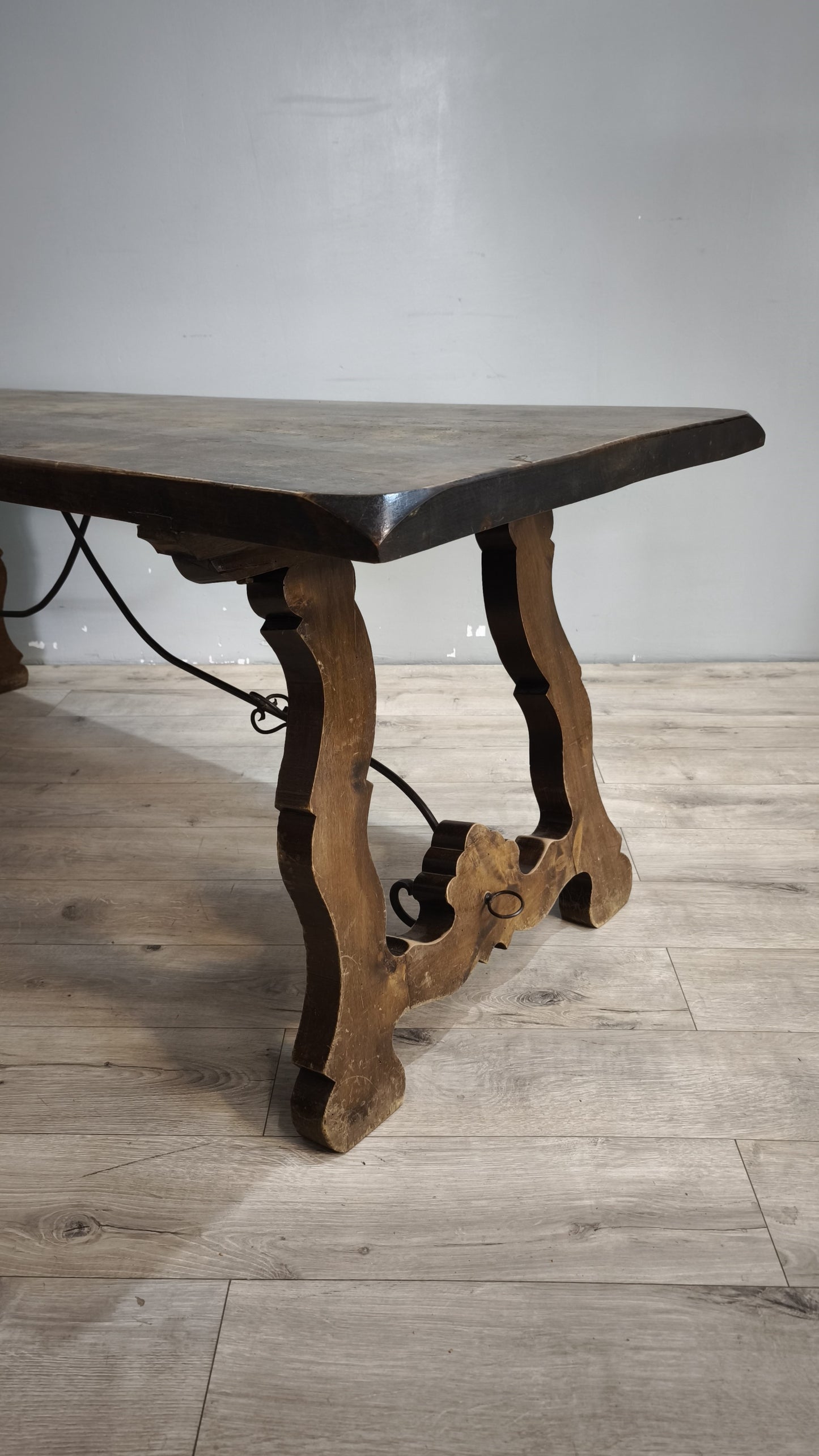 92199 Tavolo fratino in legno massello con inserti in ferro