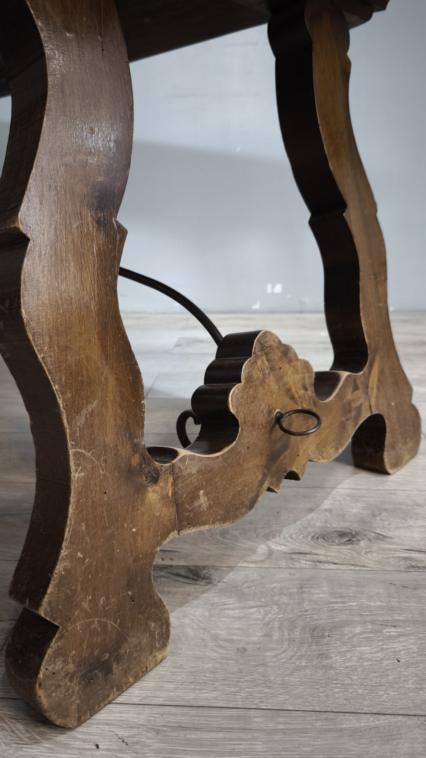 92199 Tavolo fratino in legno massello con inserti in ferro