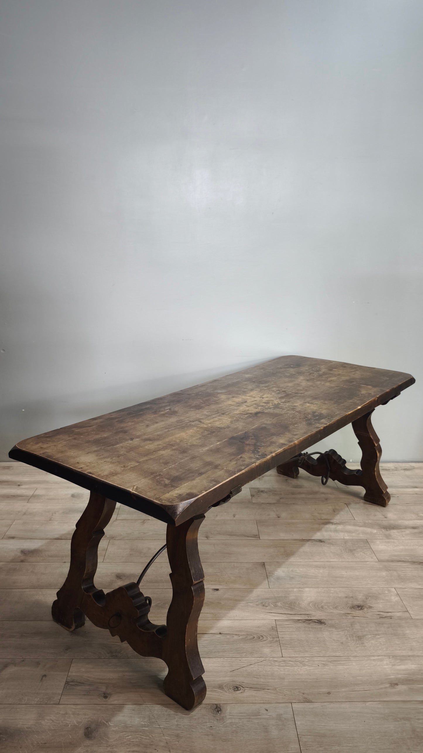 92199 Tavolo fratino in legno massello con inserti in ferro