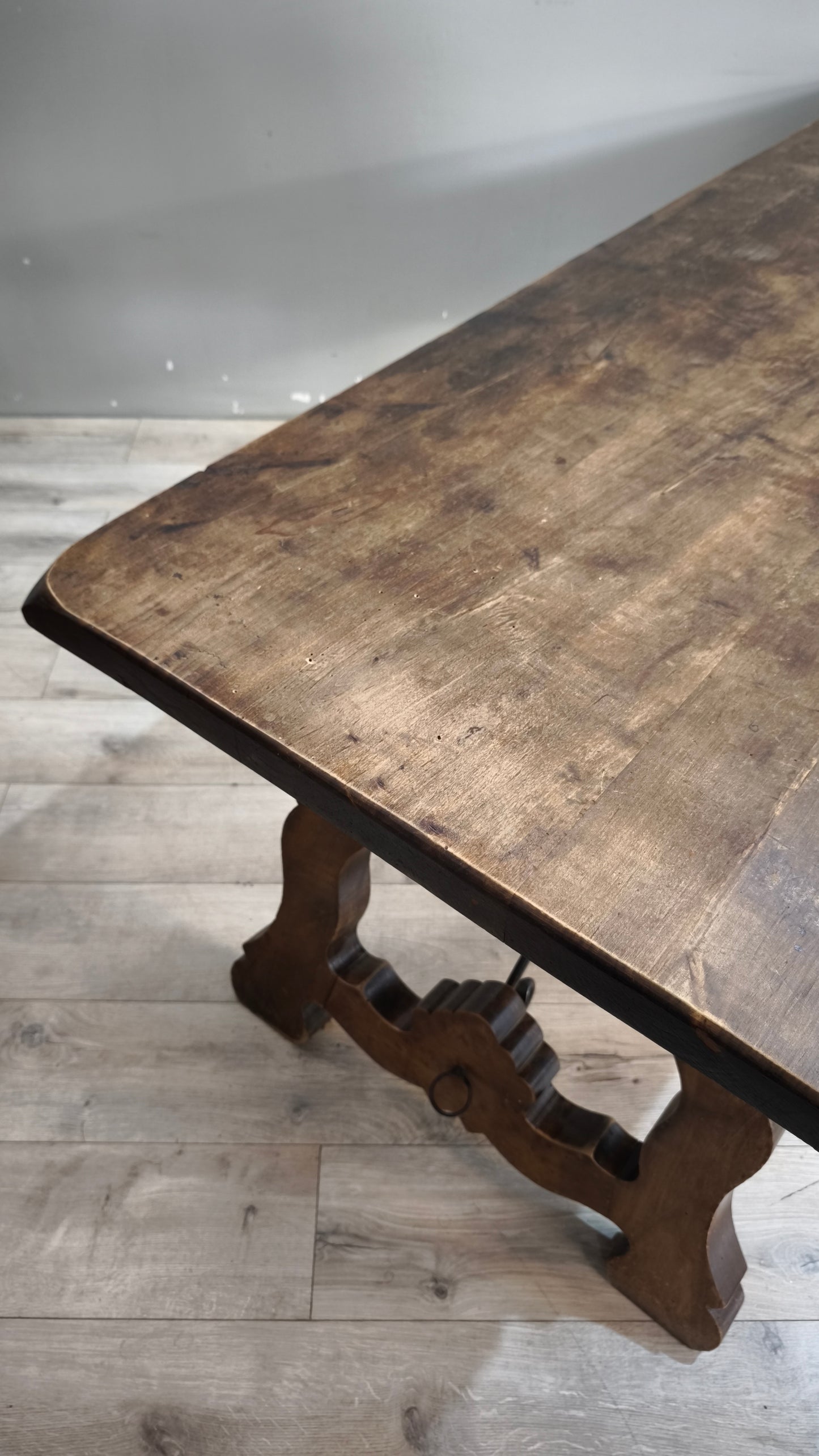 92199 Tavolo fratino in legno massello con inserti in ferro