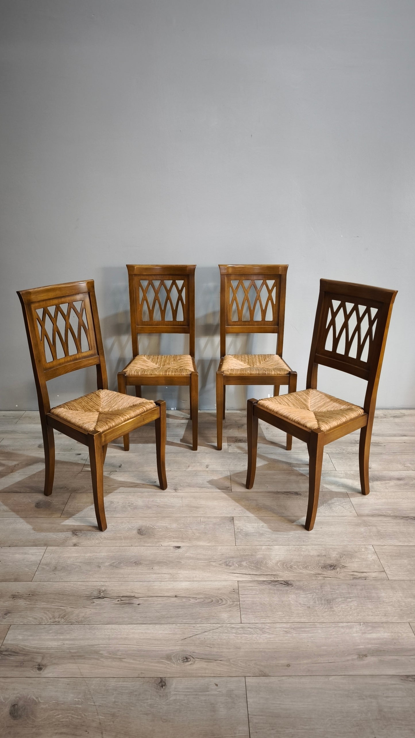 92202 Set n 4 sedie in legno con seduta in paglia