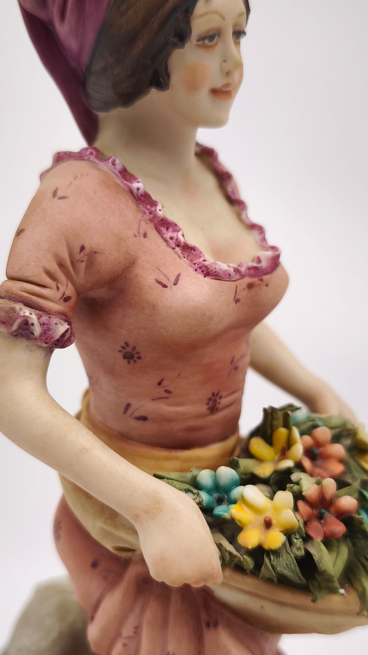 92273 Statuina Giacomo Leotti in ceramica di Capodimonte