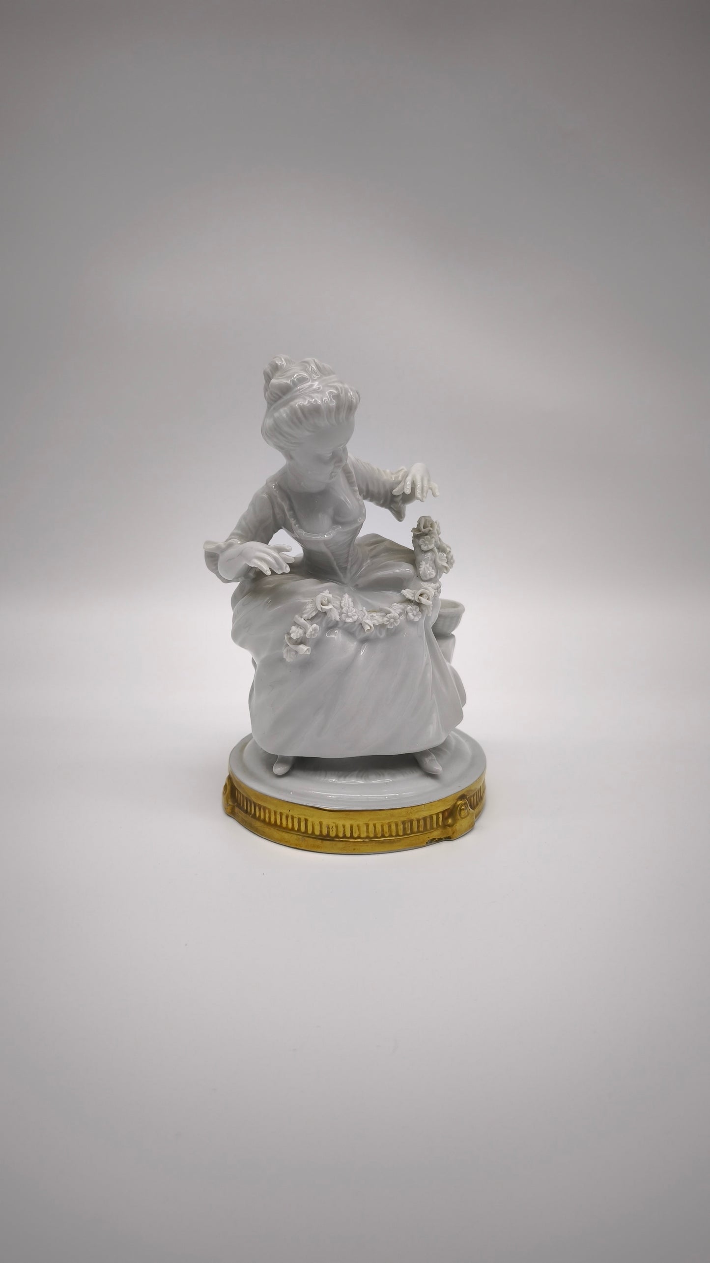 92221 Statuina in ceramica bianca Unter Weiss Bach