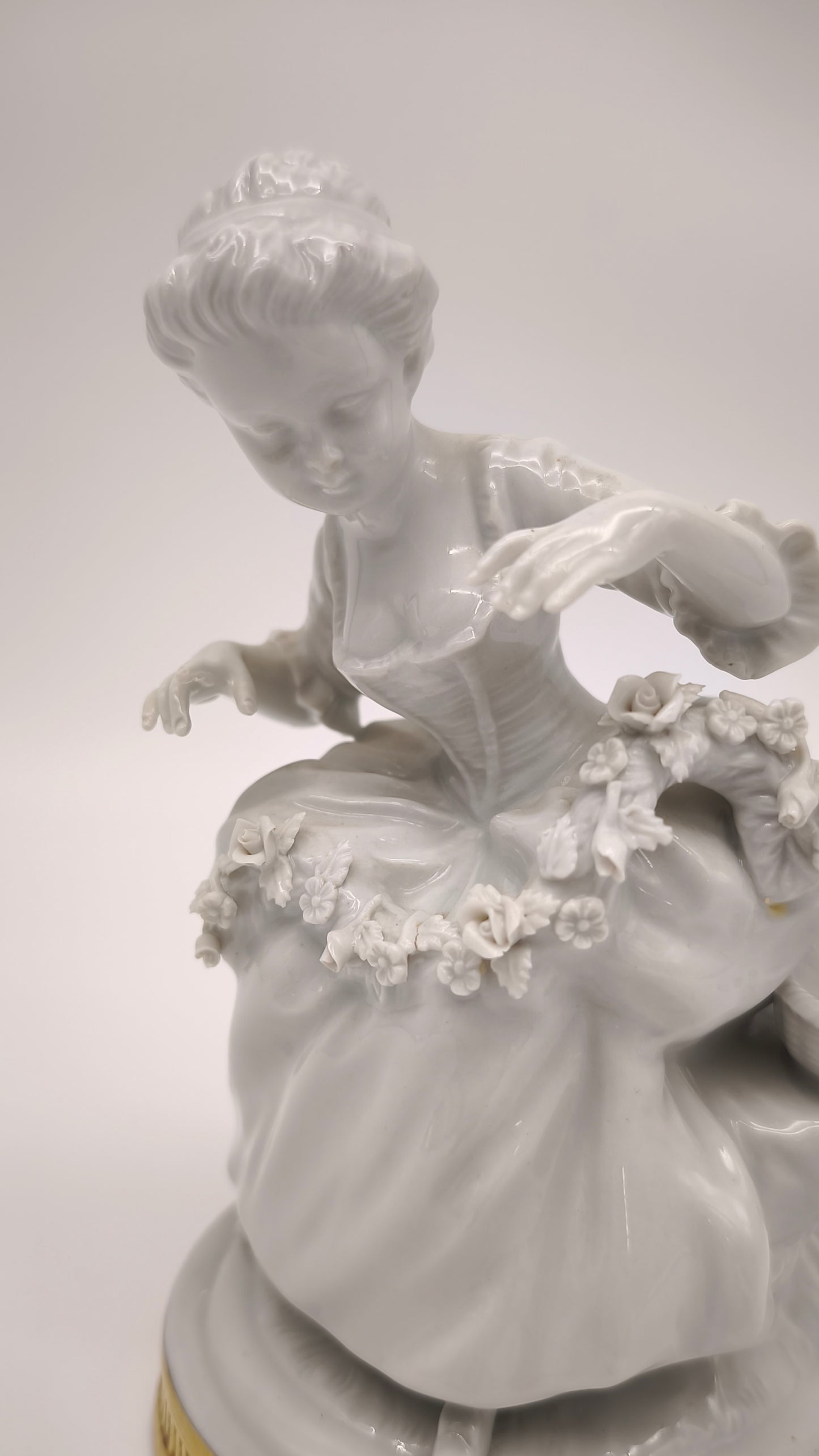 92221 Statuina in ceramica bianca Unter Weiss Bach