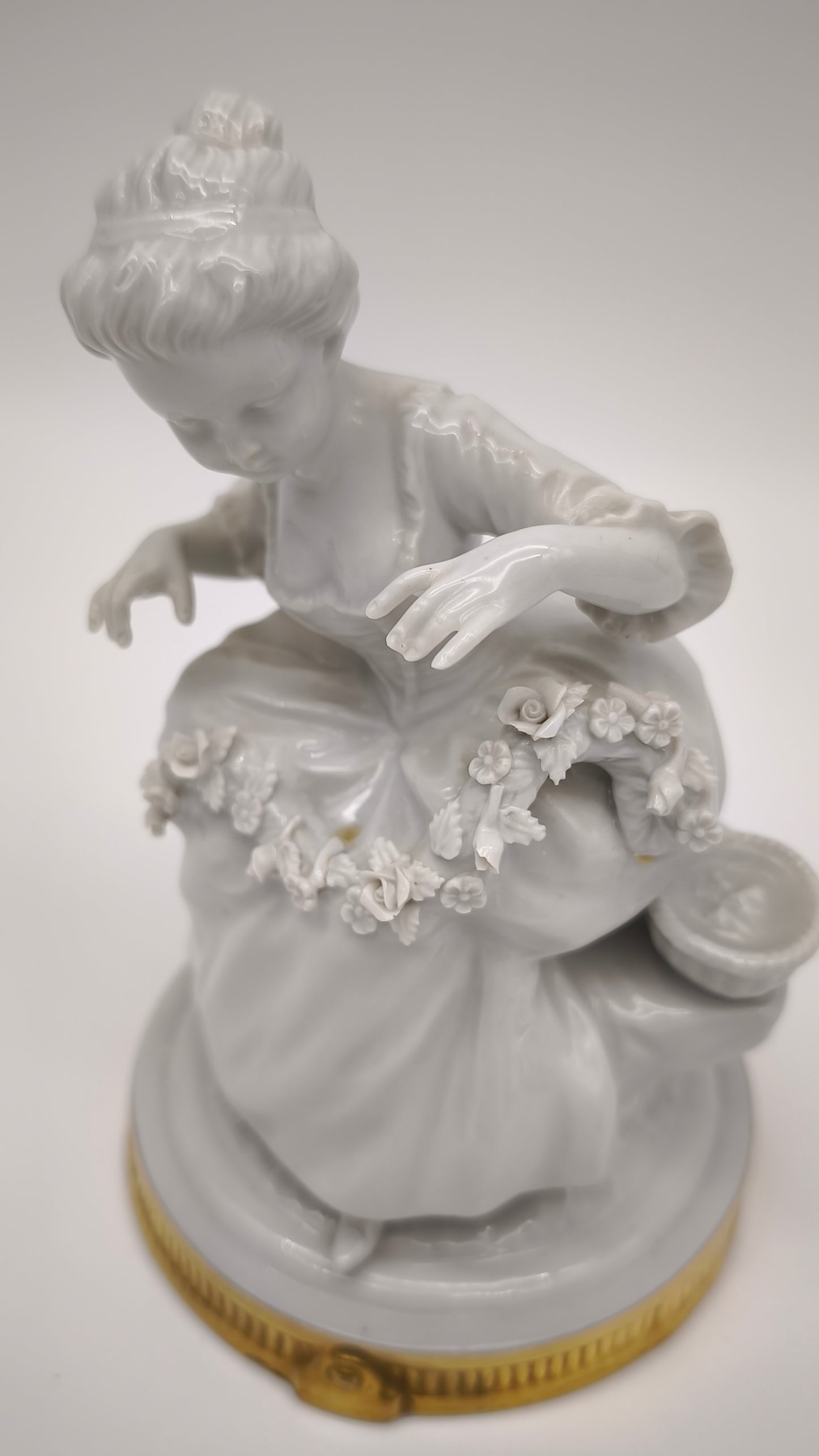 92221 Statuina in ceramica bianca Unter Weiss Bach