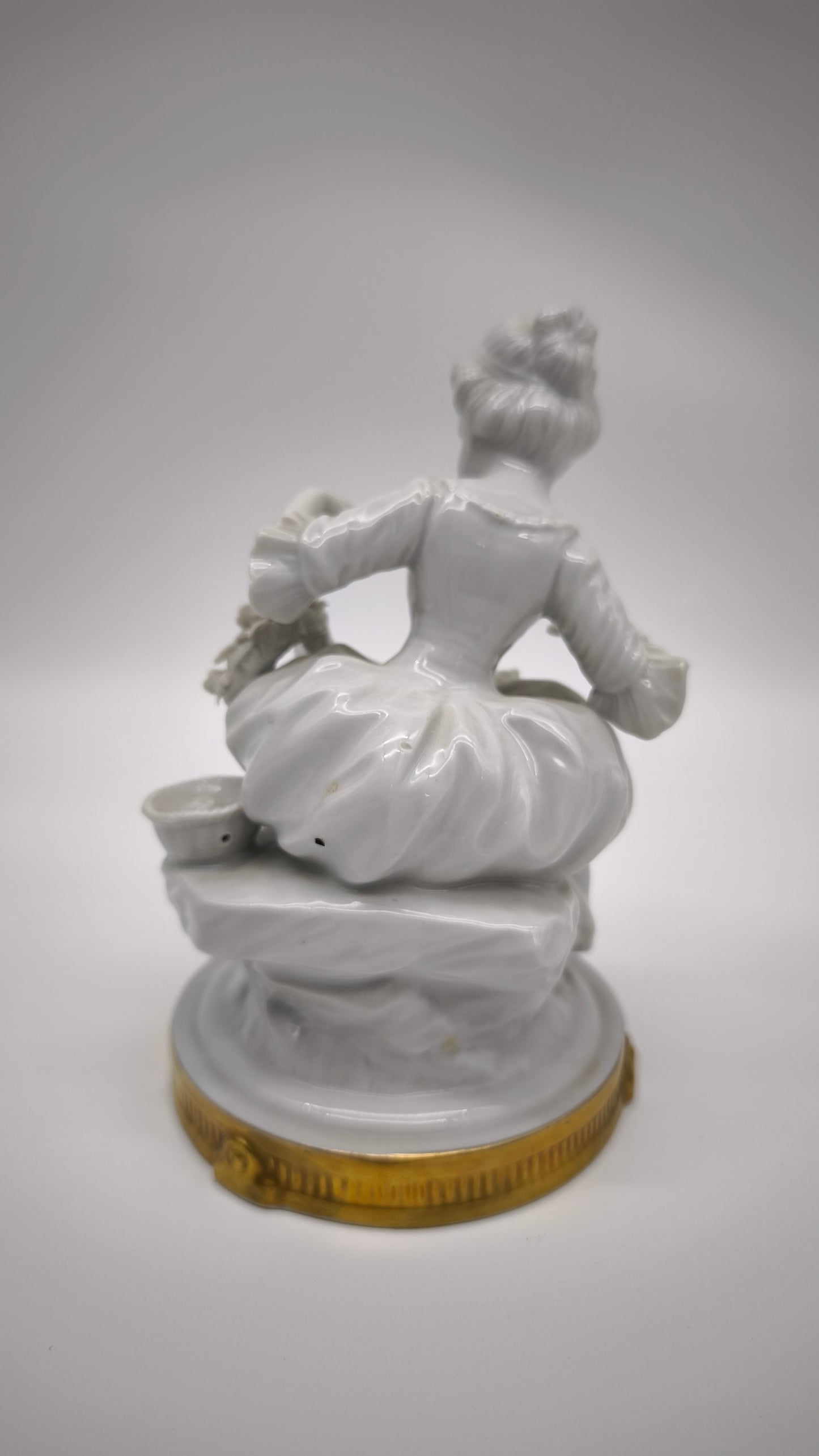 92221 Statuina in ceramica bianca Unter Weiss Bach