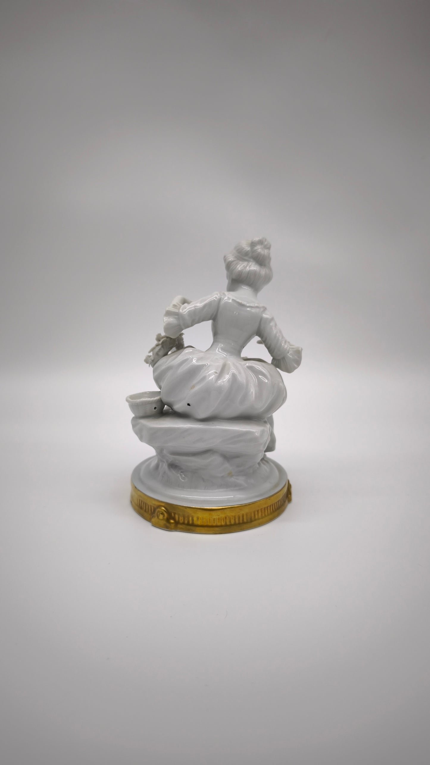92221 Statuina in ceramica bianca Unter Weiss Bach