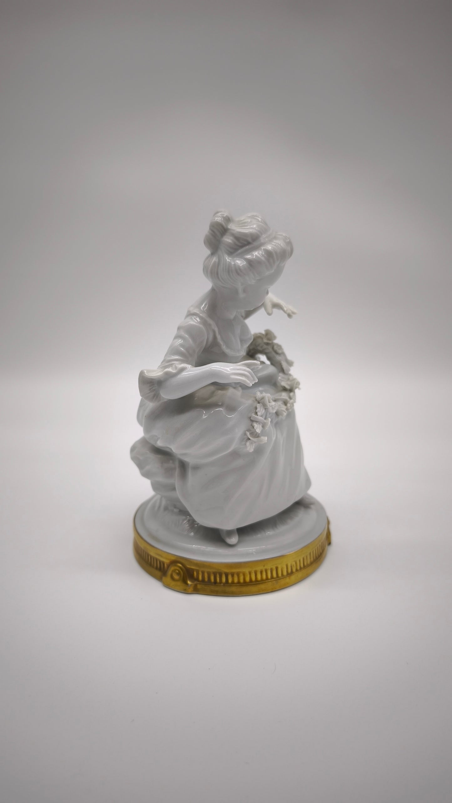 92221 Statuina in ceramica bianca Unter Weiss Bach