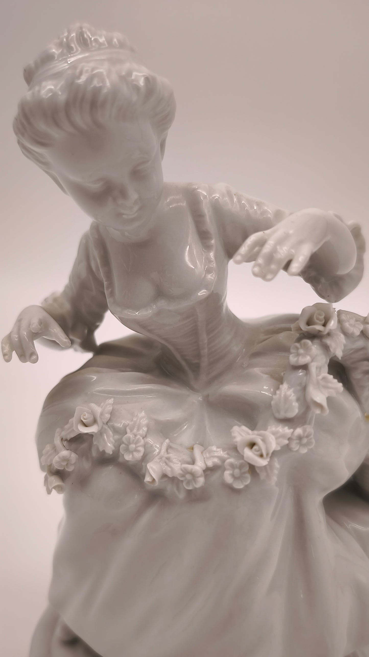 92221 Statuina in ceramica bianca Unter Weiss Bach