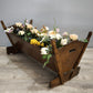 92239 Antica culla in legno con fiori sintetici