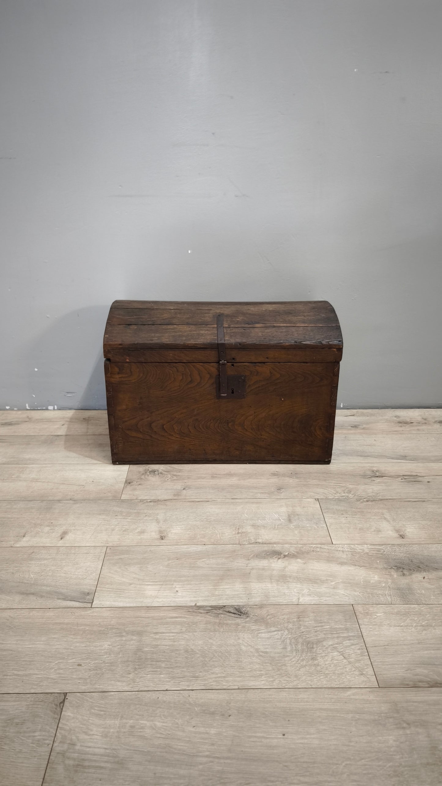 92235 Baule bombato in legno