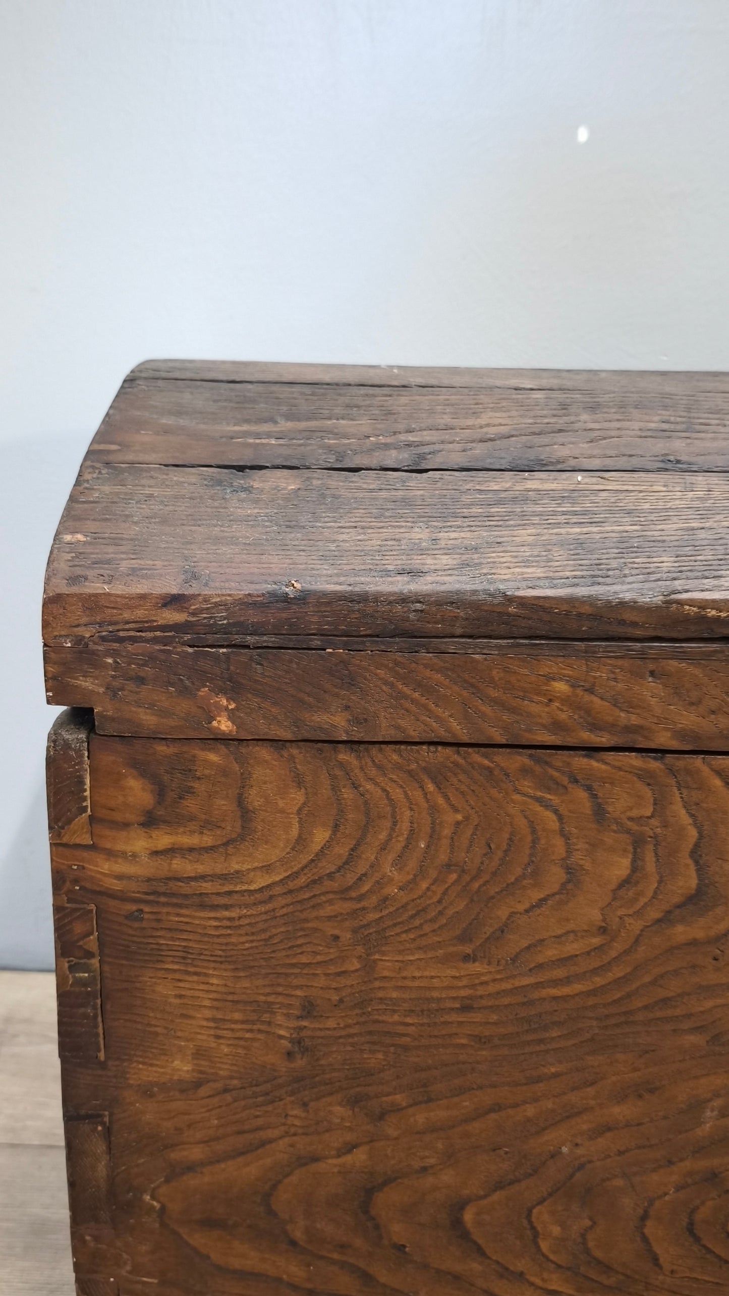 92235 Baule bombato in legno