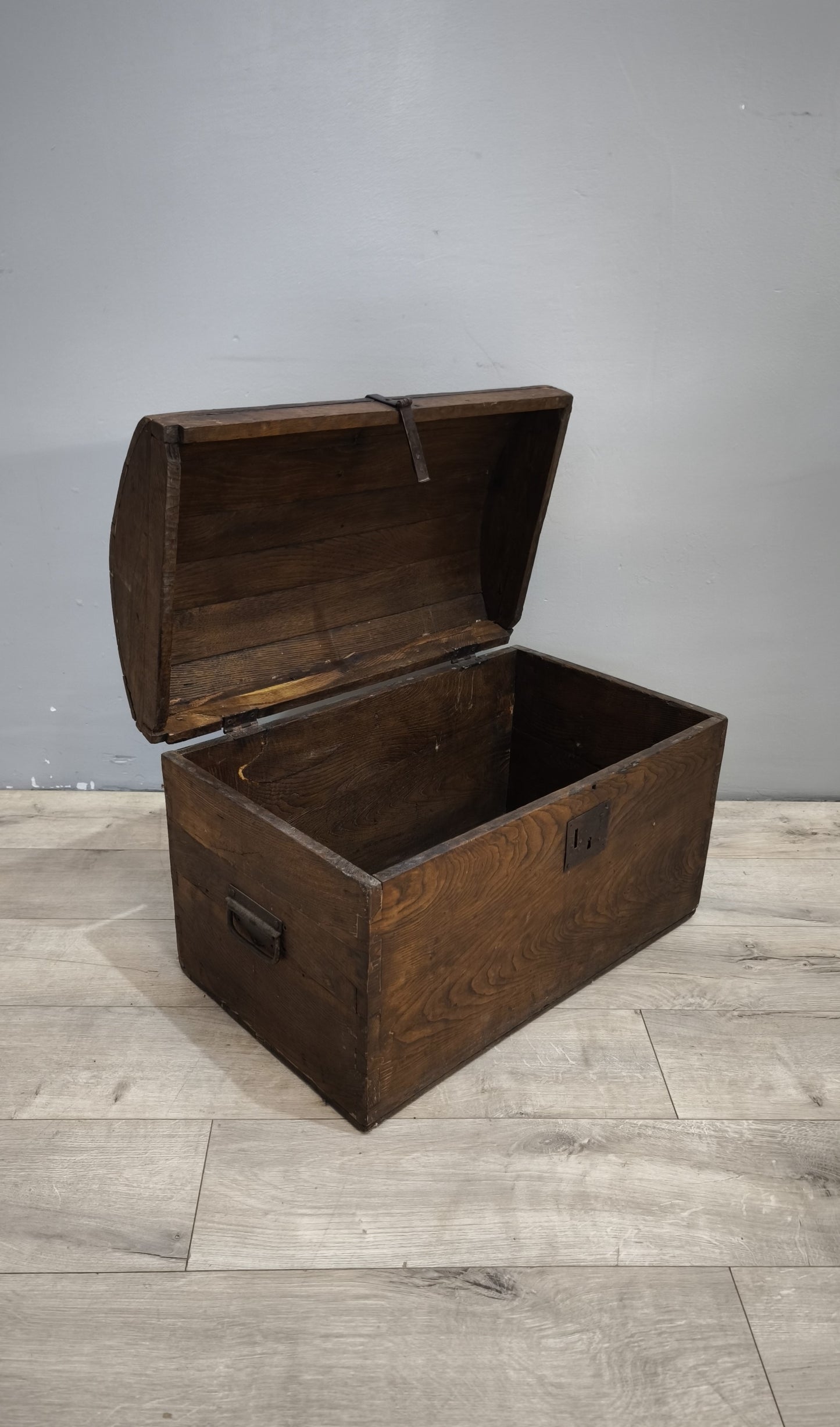 92235 Baule bombato in legno