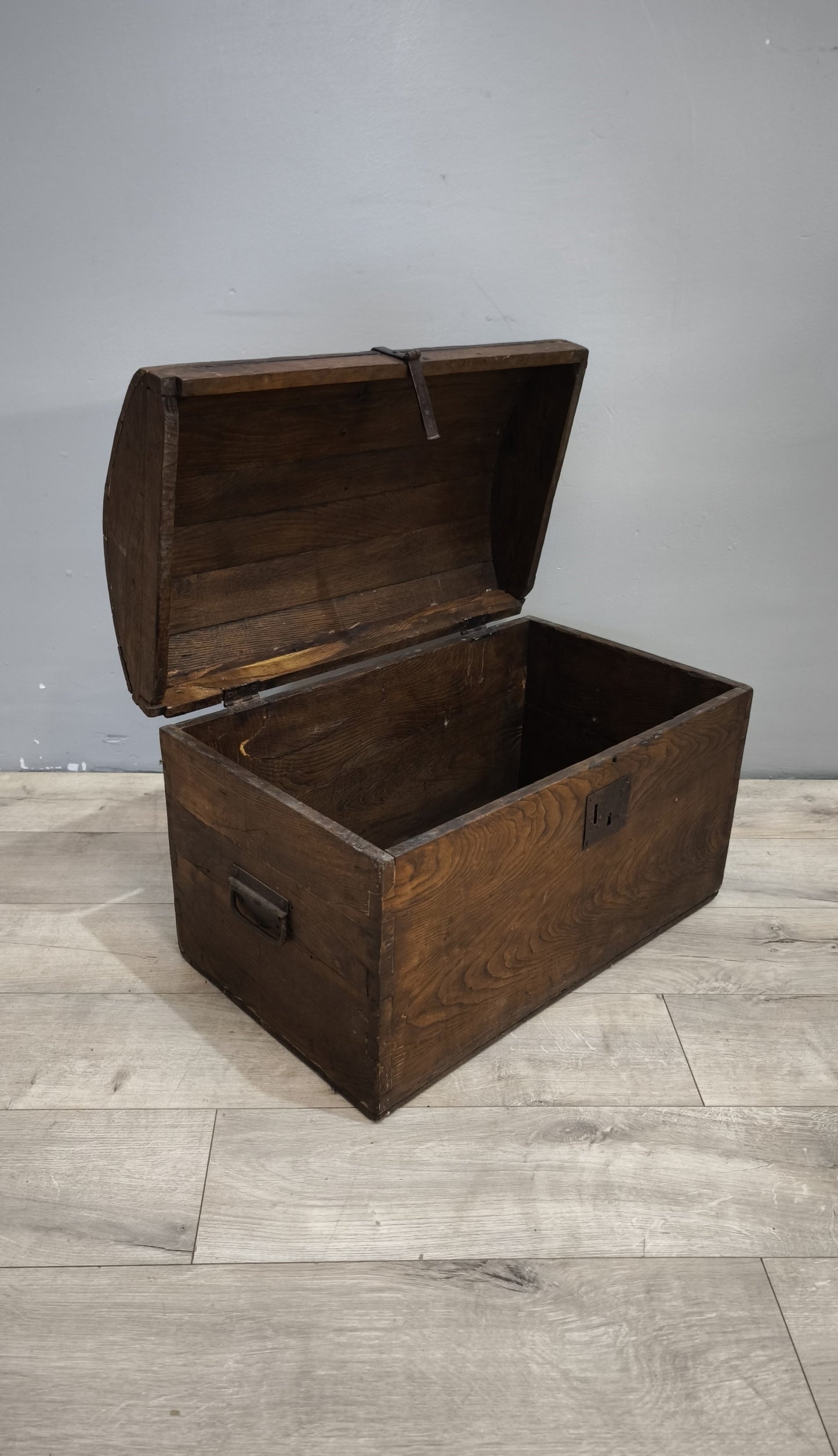 92235 Baule bombato in legno