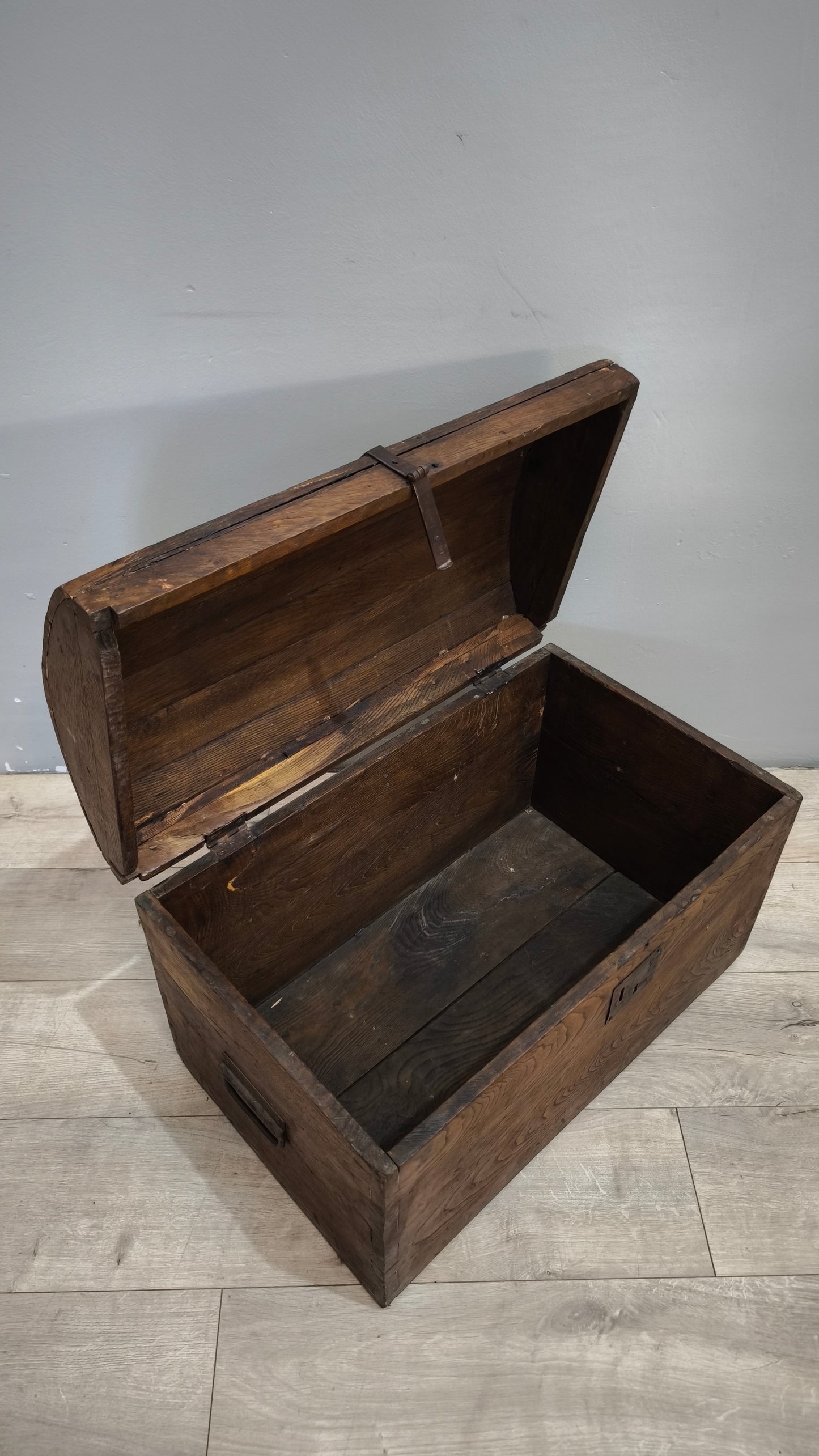 92235 Baule bombato in legno