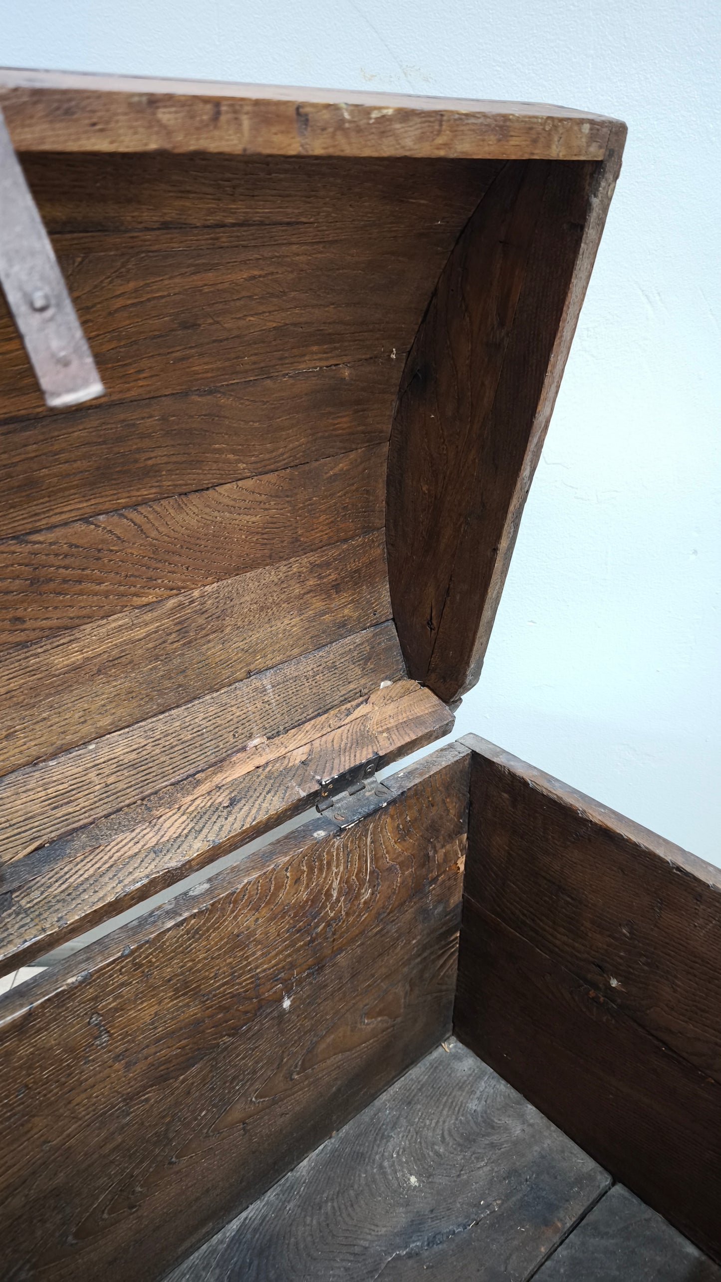 92235 Baule bombato in legno
