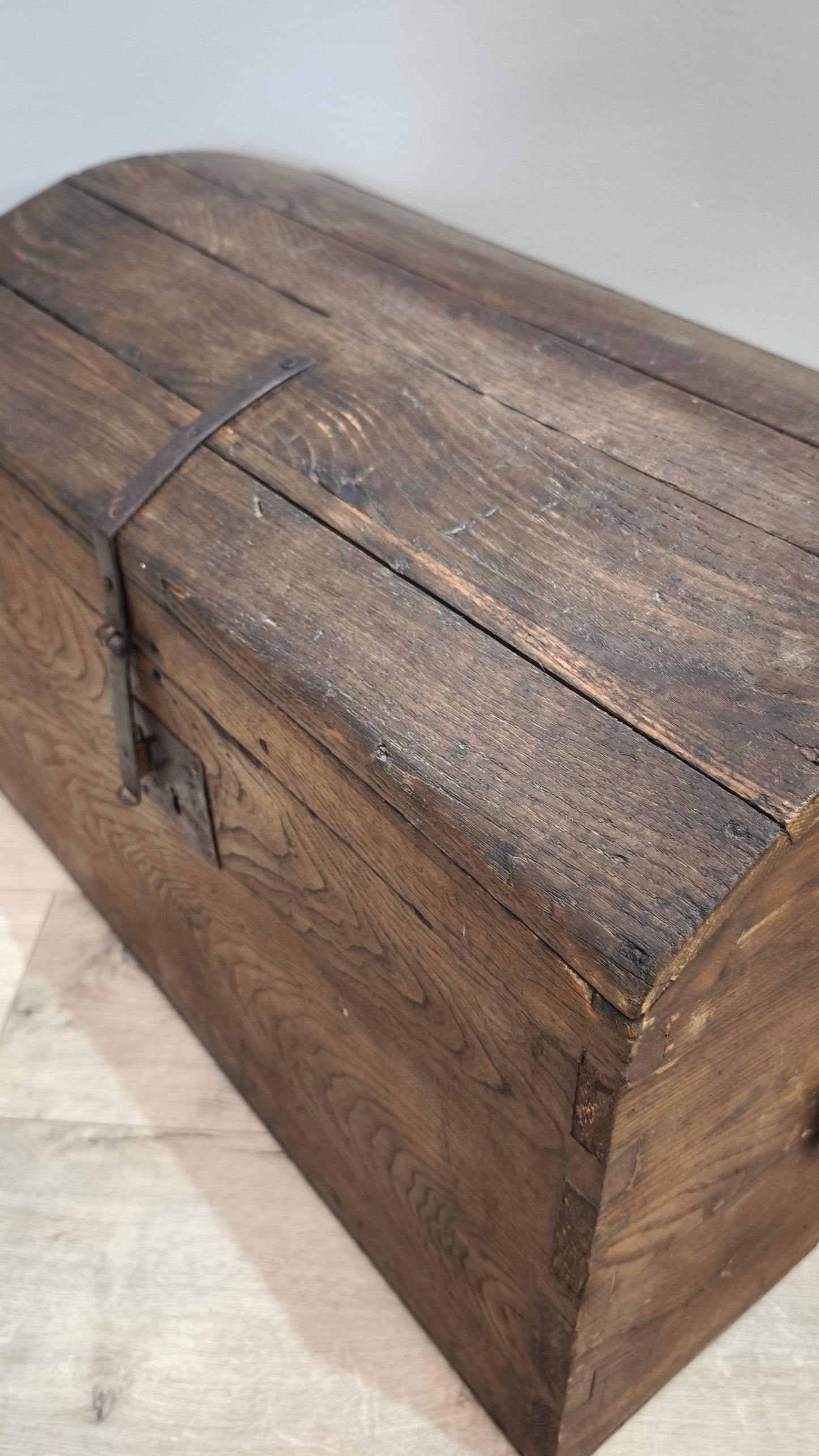 92235 Baule bombato in legno