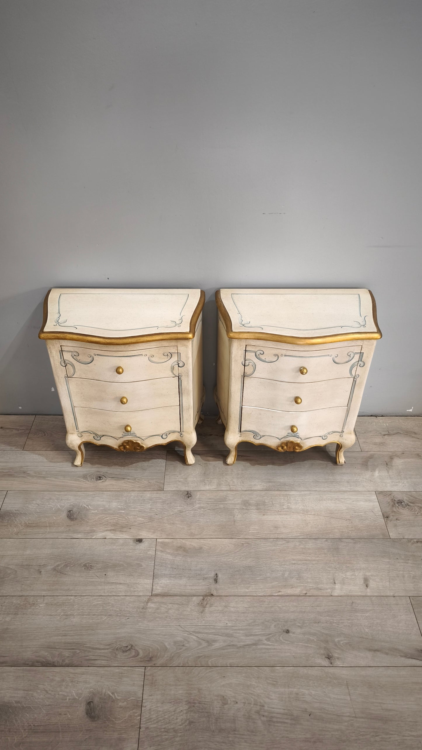 92312 Coppia di comodini stile veneziano