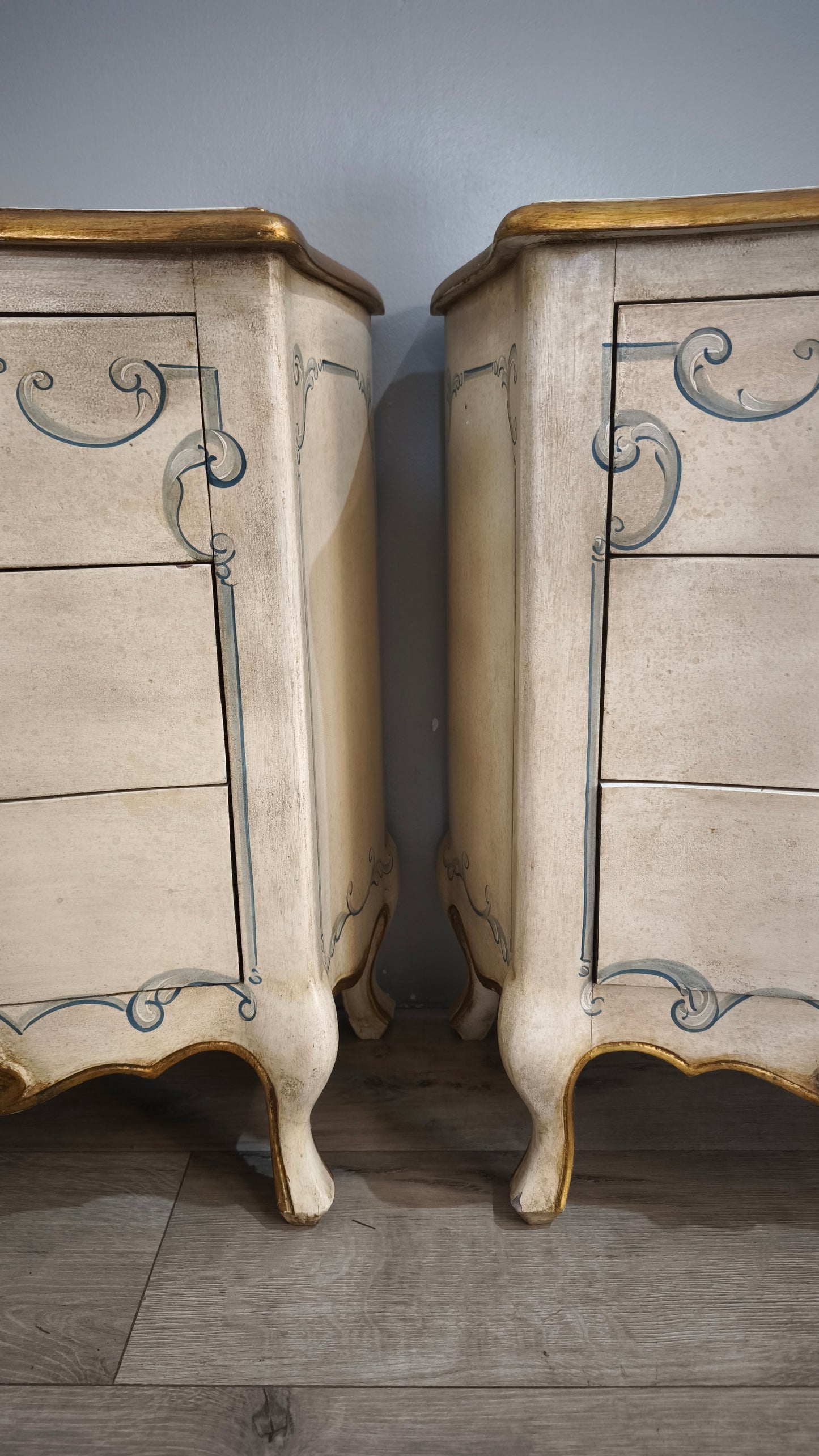 92312 Coppia di comodini stile veneziano