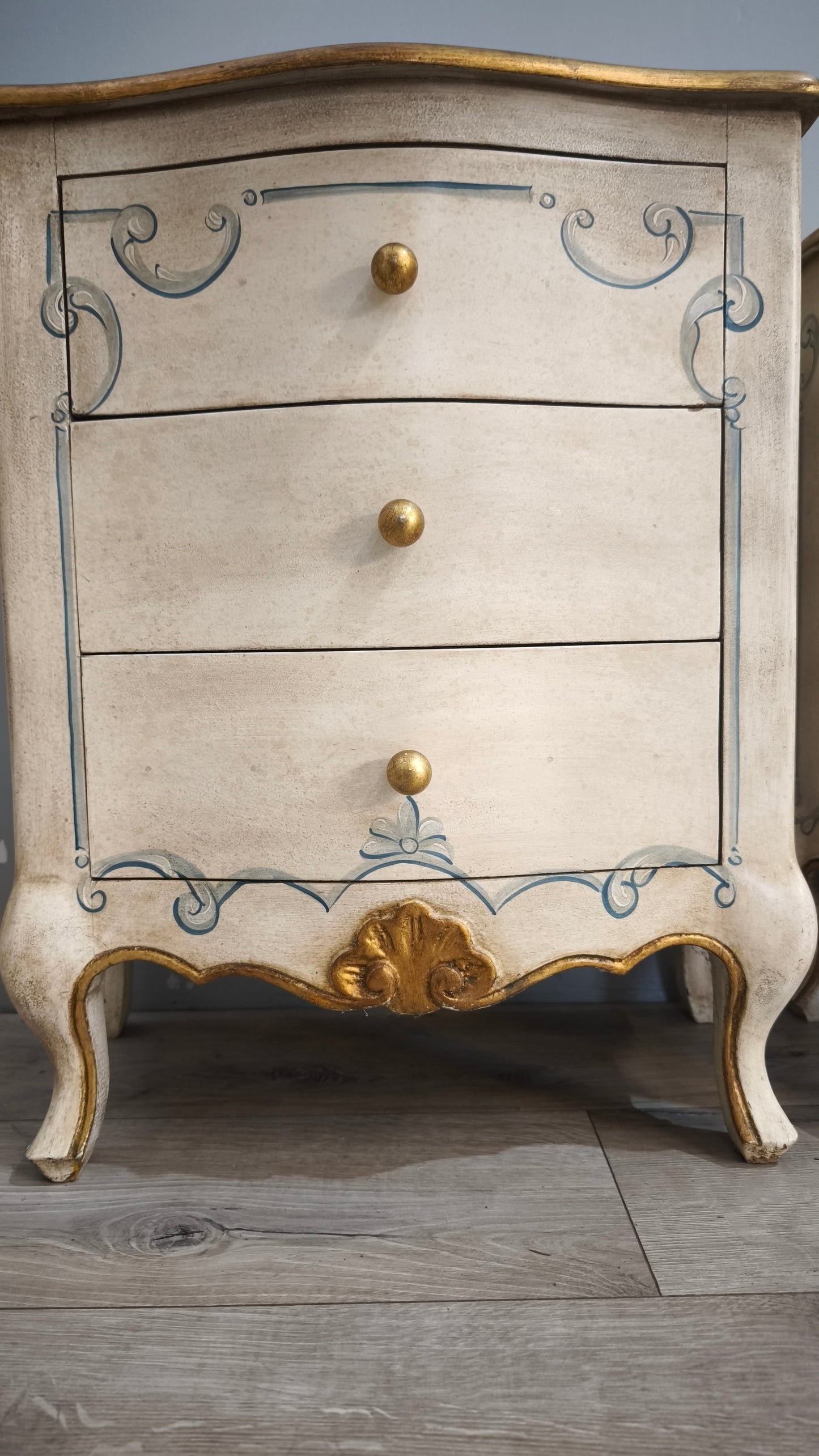 92312 Coppia di comodini stile veneziano