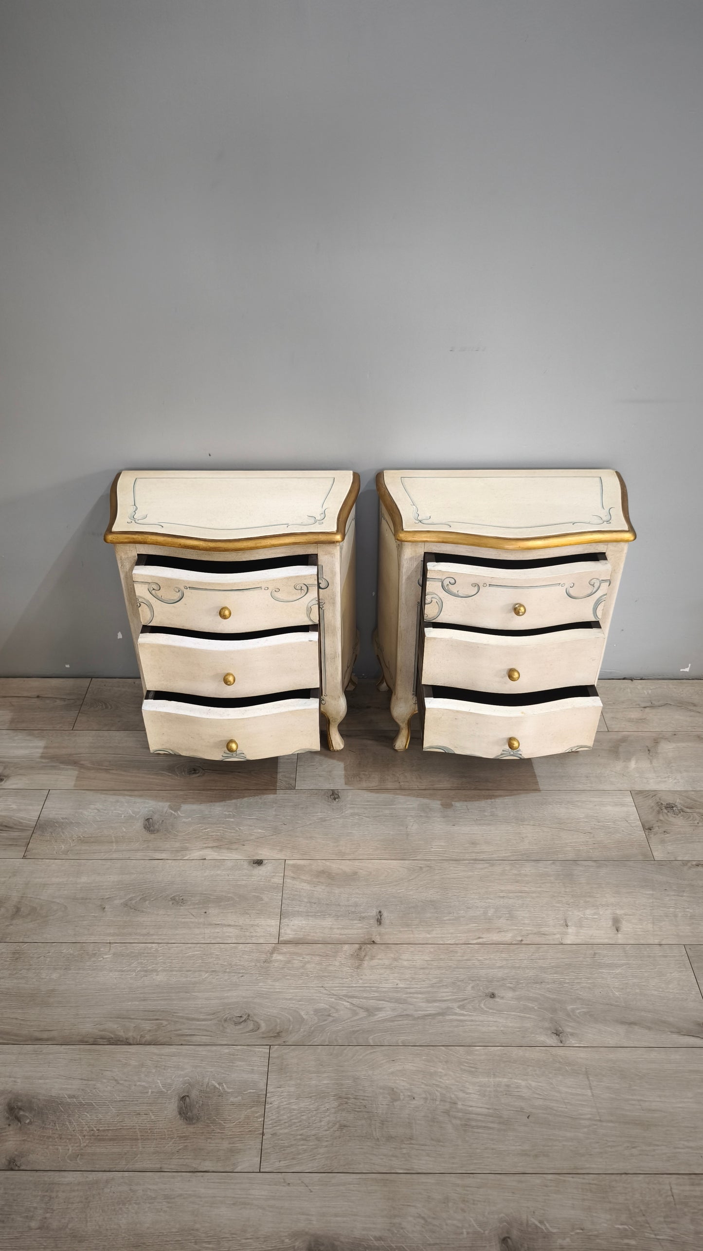 92312 Coppia di comodini stile veneziano
