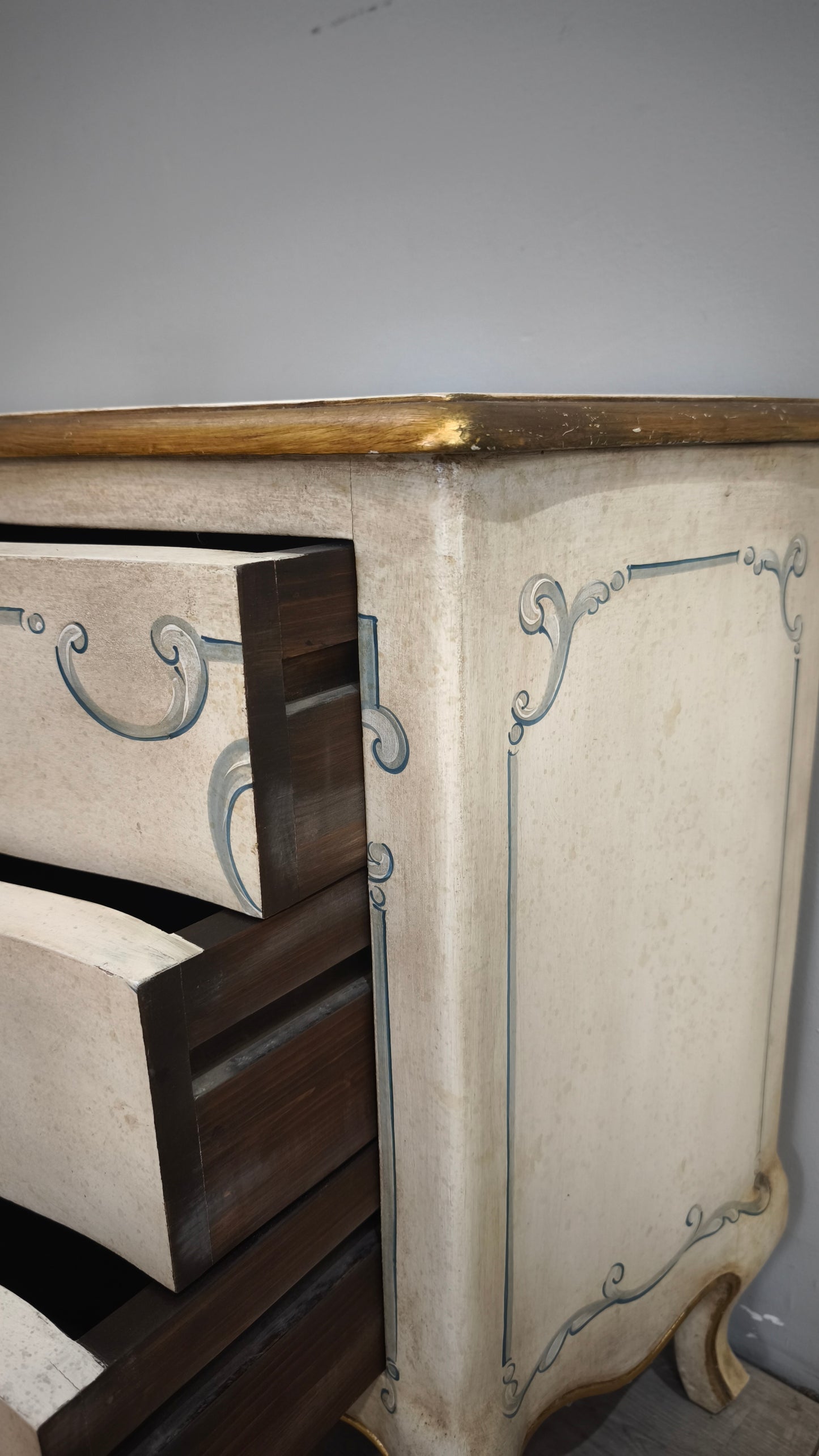92312 Coppia di comodini stile veneziano
