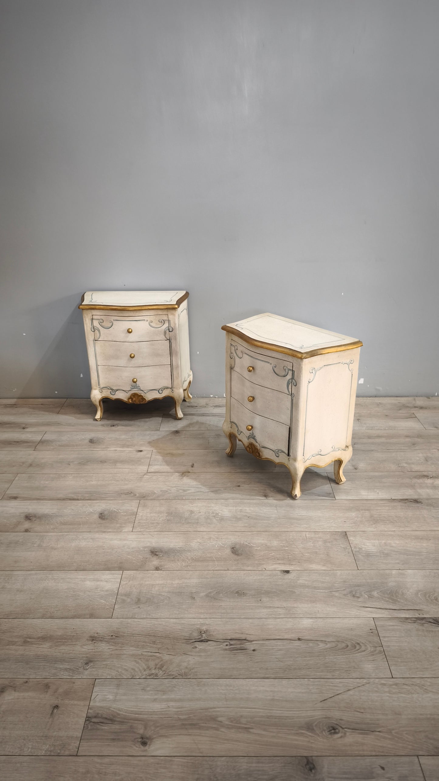 92312 Coppia di comodini stile veneziano