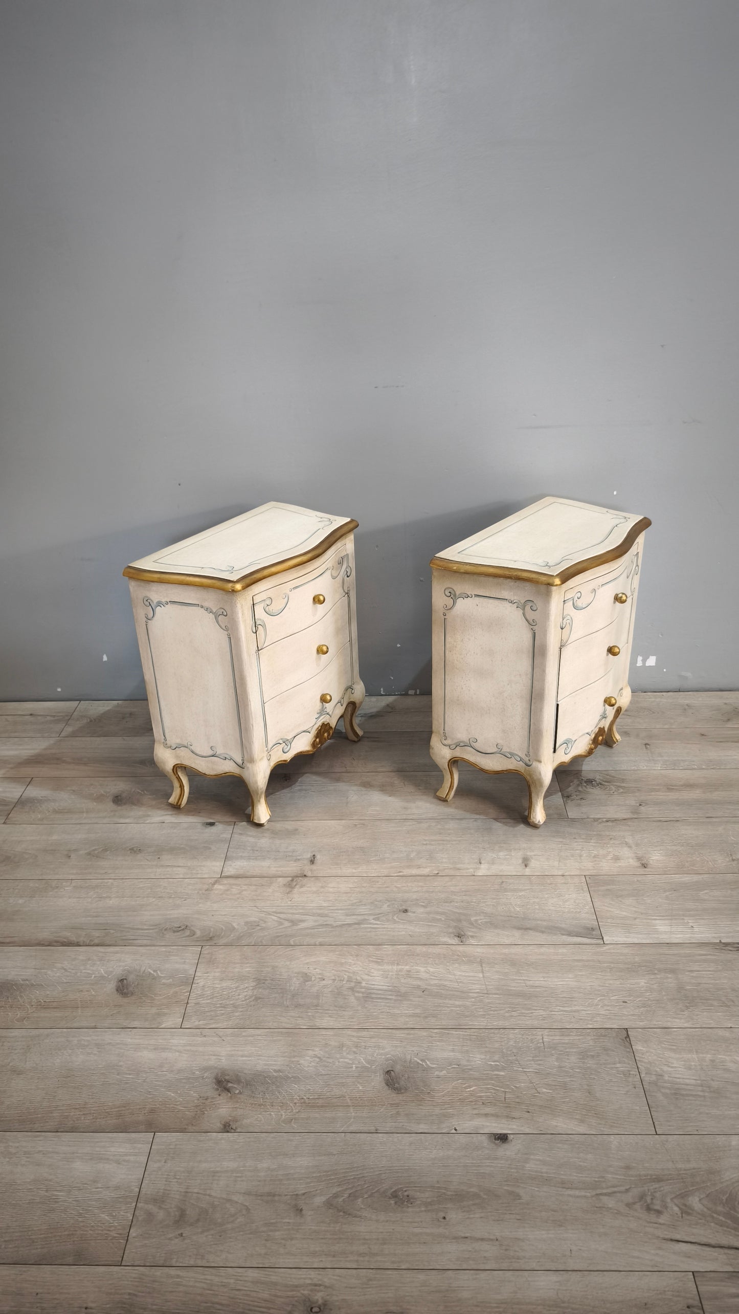 92312 Coppia di comodini stile veneziano