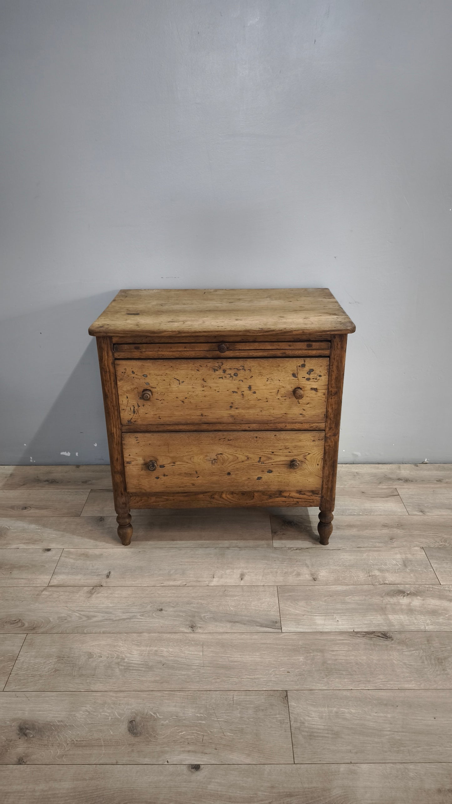 91818 Cassettiera in legno massello con tiretto