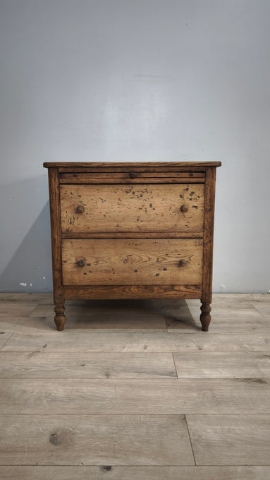 91818 Cassettiera in legno massello con tiretto
