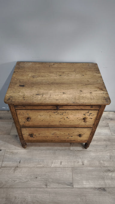 91818 Cassettiera in legno massello con tiretto