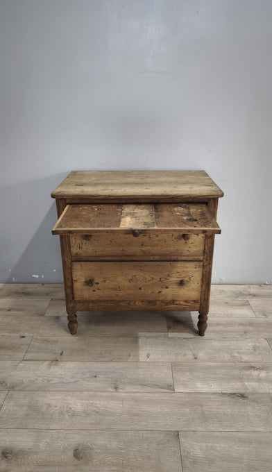 91818 Cassettiera in legno massello con tiretto