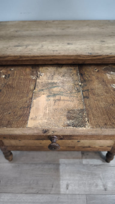 91818 Cassettiera in legno massello con tiretto