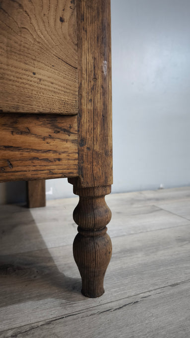 91818 Cassettiera in legno massello con tiretto