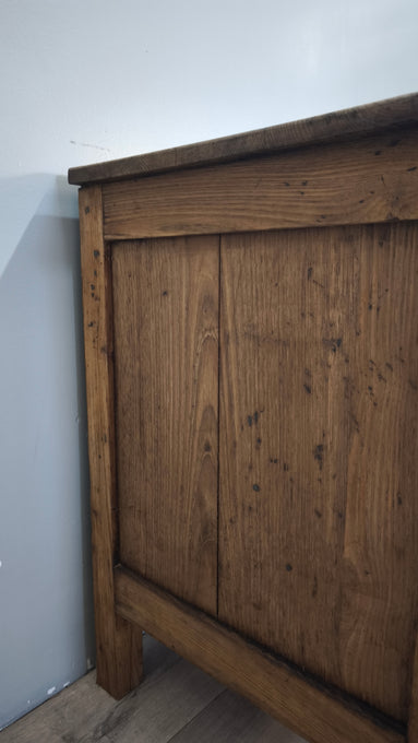 91818 Cassettiera in legno massello con tiretto