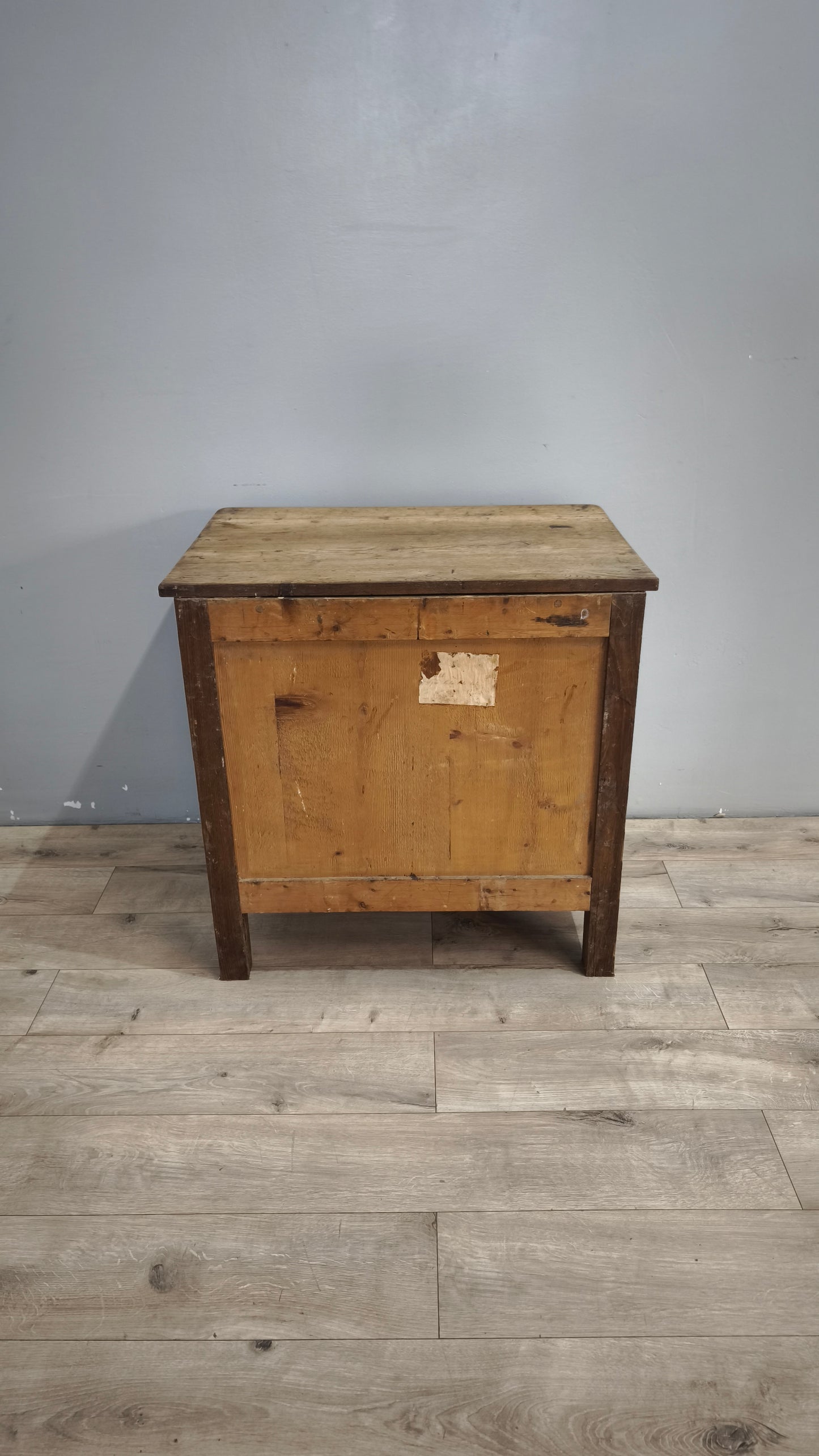 91818 Cassettiera in legno massello con tiretto