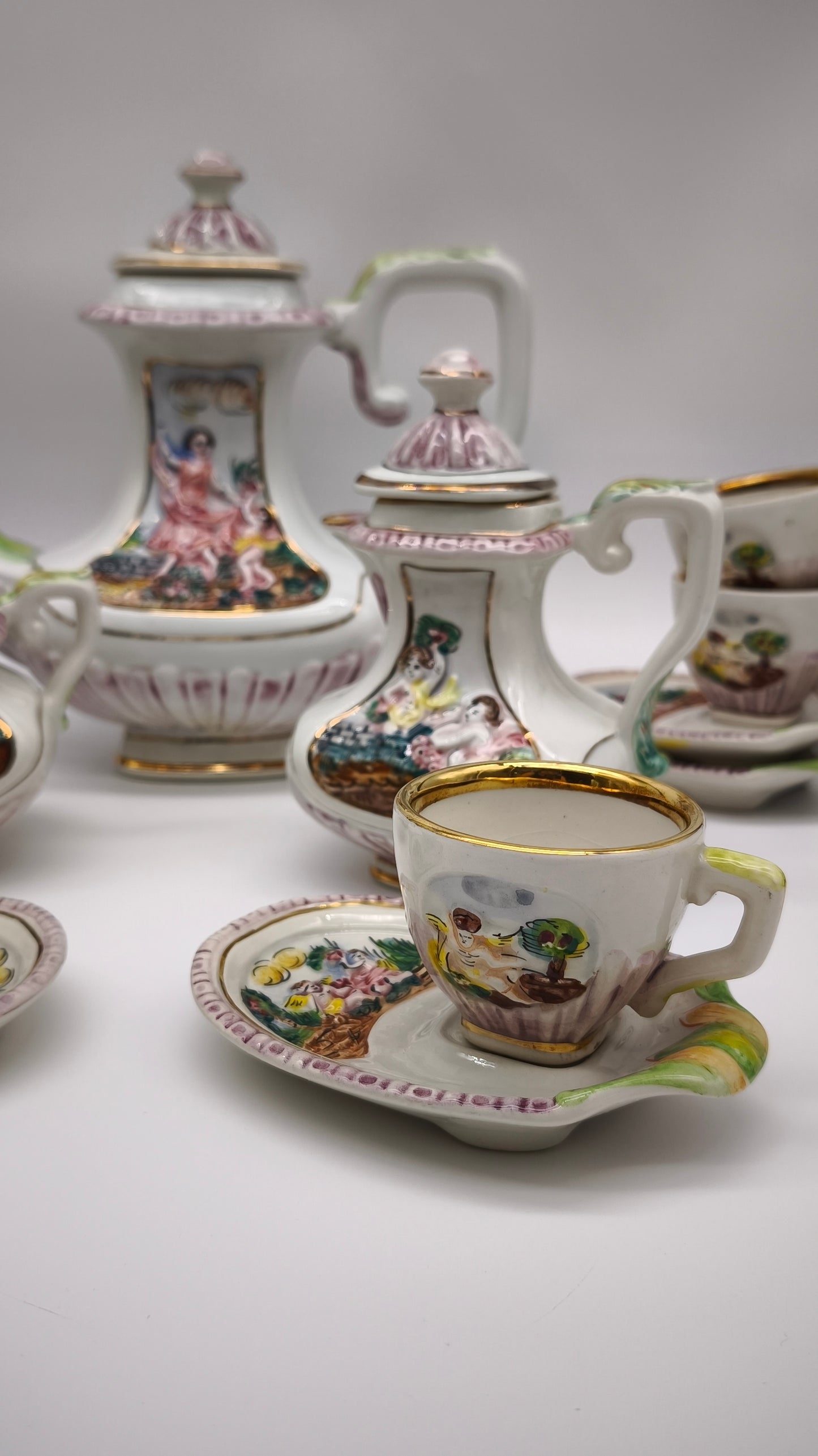 92313 Servizio da caffè per 6 persone in ceramica Capodimonte