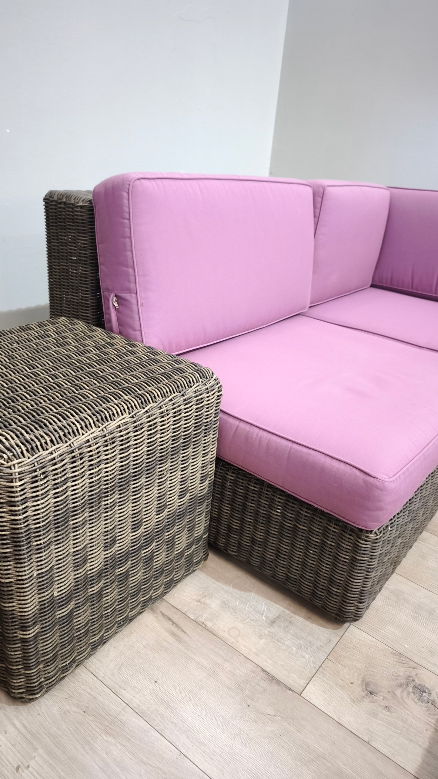 92365 Divano modulare Ethimo Cube con tavolo e pouf