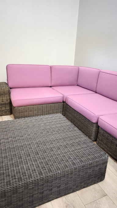 92365 Divano modulare Ethimo Cube con tavolo e pouf