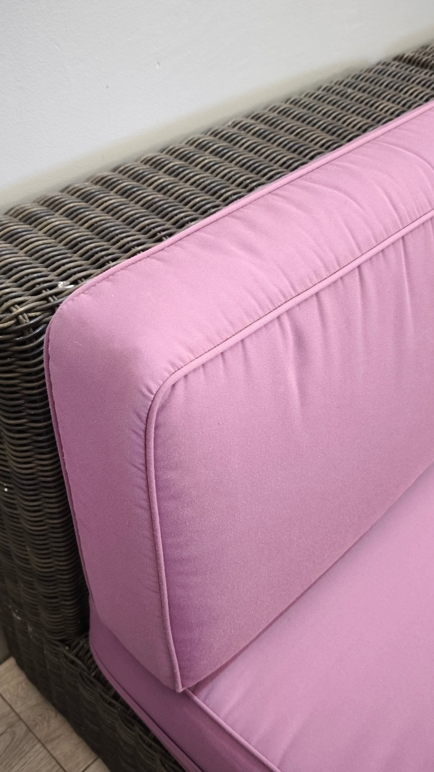 92365 Divano modulare Ethimo Cube con tavolo e pouf