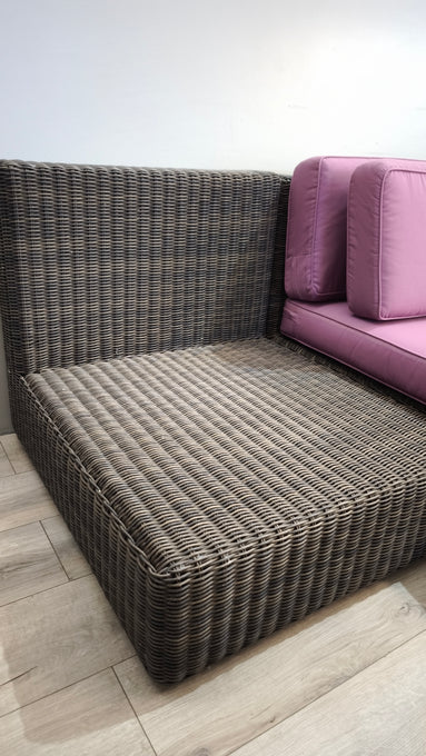 92365 Divano modulare Ethimo Cube con tavolo e pouf