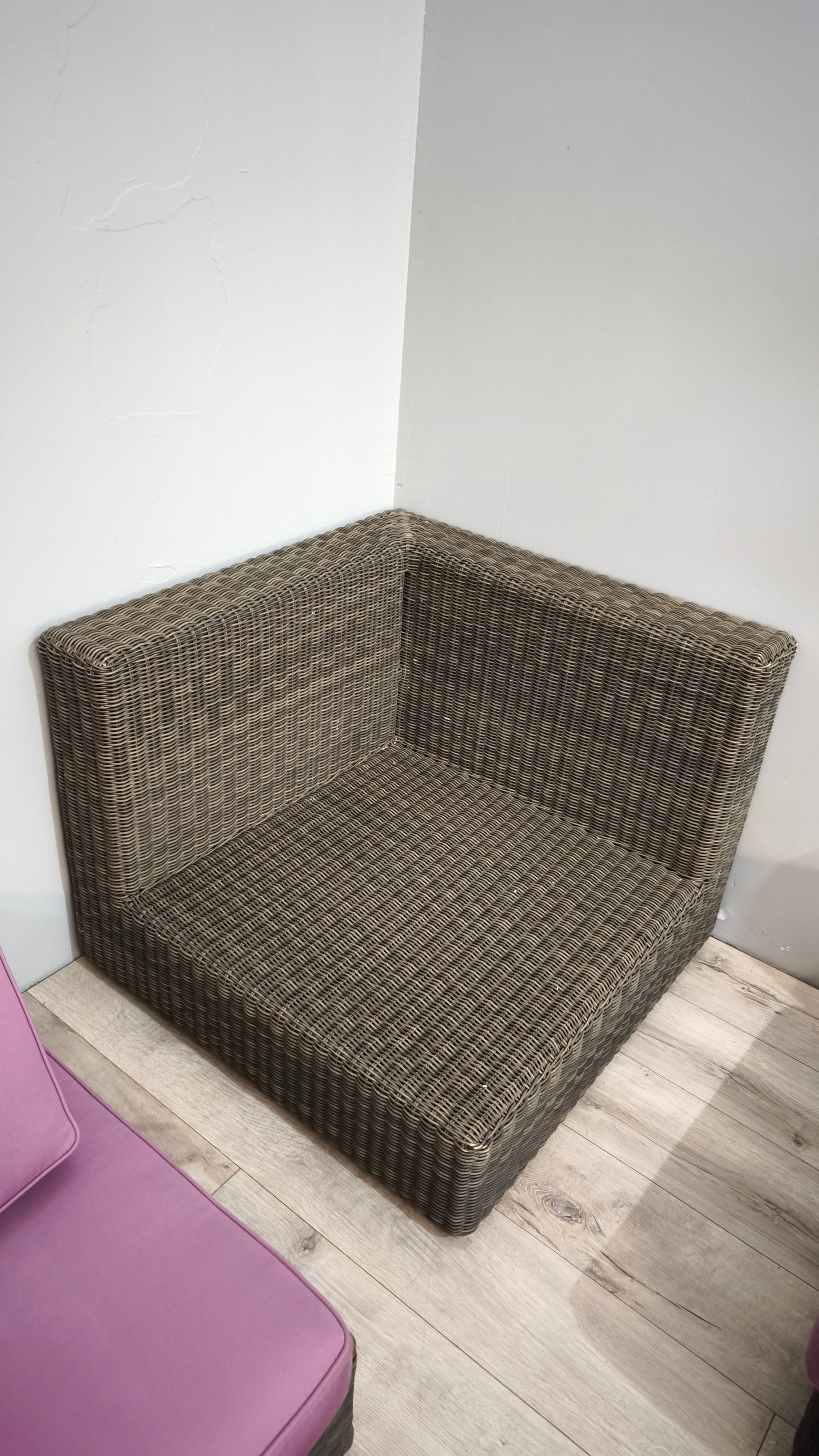 92365 Divano modulare Ethimo Cube con tavolo e pouf