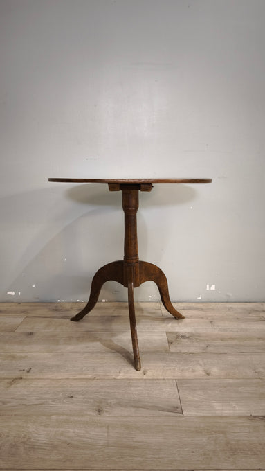 92368 Tavolo da salotto in legno con piano ovale