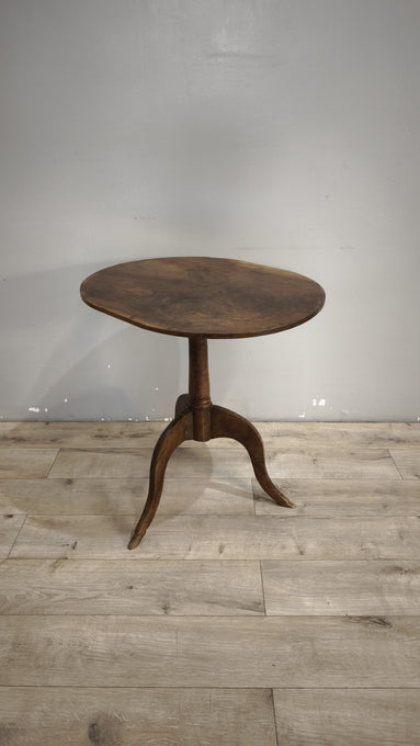 92368 Tavolo da salotto in legno con piano ovale