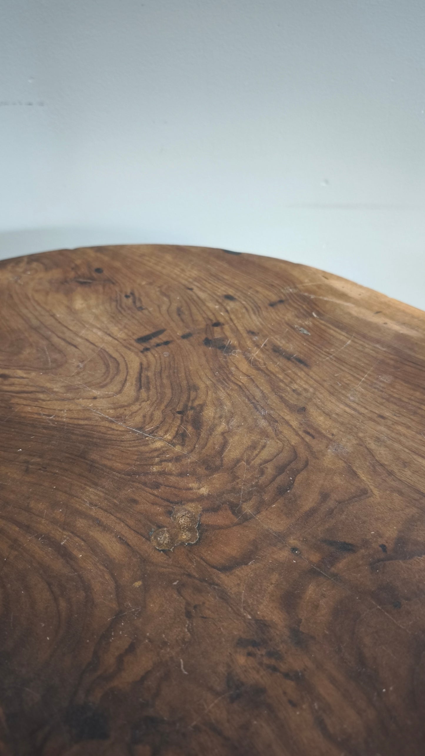 92368 Tavolo da salotto in legno con piano ovale