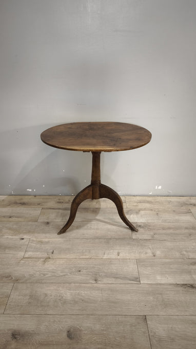 92368 Tavolo da salotto in legno con piano ovale