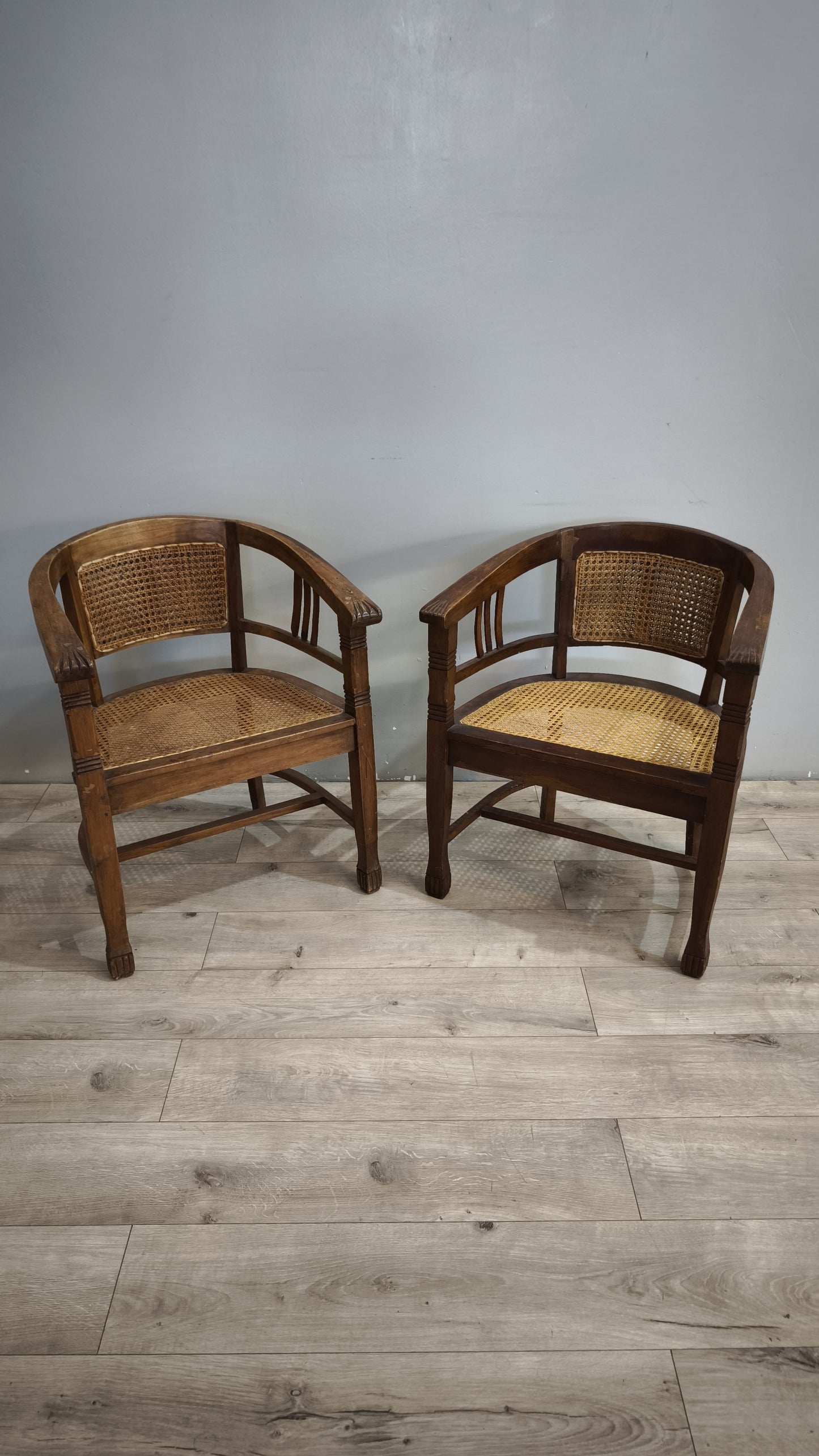 92367-2 Poltroncina a pozzetto con struttura in legno e seduta in paglia di Vienna